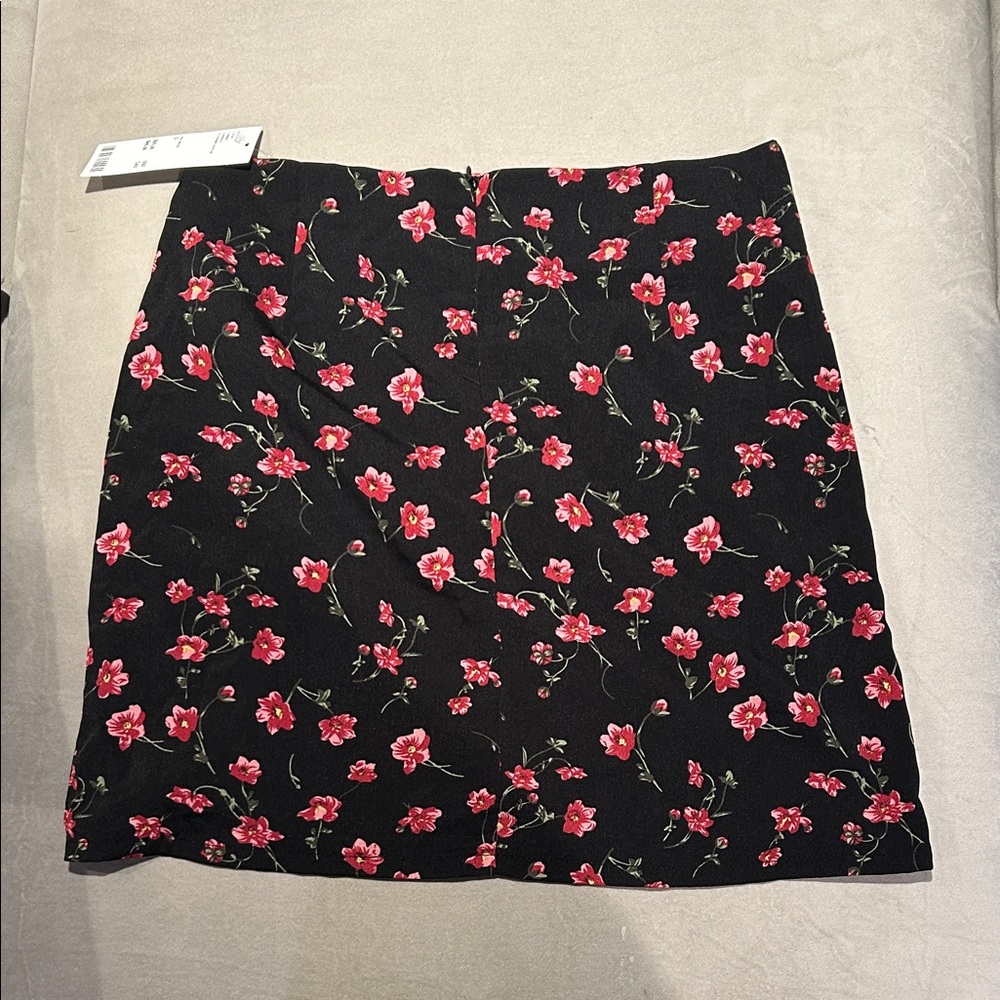 Urban Outfitters Black and Pink Floral Mini Skirt - Picture 2 of 3